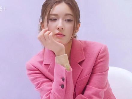 从"校花"到"顶流",默默做公益十年,如今的赵露思气运终于要来了#赵露思 #2025影娱年终大赏 #许我耀眼 #青年创作者成长计划