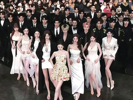 #龙浩天酉阳大舞台 #男团女团齐跳扫腿舞 #龙浩天直播间精彩片段 #龙浩天为什么这么火 #扫腿舞 60人男团女团跳扫腿舞是什么样的体验呢?龙队的节目越来越精彩了@龙浩天🐲(酉阳桃花源摆手堂直播) @龙浩天妹妹🐰@X-爱神 @爱乐-L(团队招优) @X-玖 @银河系S(团队招优)·PGY@Ds.三叁山@御见king