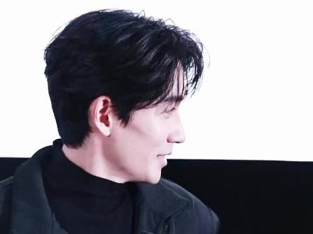 杨幂说戏里朱一龙看起来很用力,其实他非常的温柔!
#杨幂朱一龙吻戏##春节刷到宝了##马年大吉#