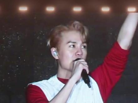 于文文突然晕倒,吴克群换上“安顺”T恤神级救场 “我来给大家多唱两首歌”#于文文 #吴克群