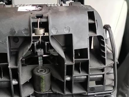 解剖奔驰头枕 因碰撞弹开复位!最细的教程!共享使用!#汽车保养与维修 #专业的事交给专业的人 #现场实拍 #修理工的日常