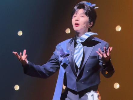 “再次见到这么鲜活的王俊凯 仿佛已经是上辈子的事了”
#王俊凯 #王俊凯话剧 #趁世界还年轻