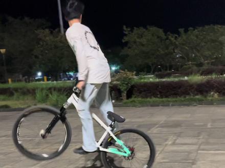 最详细空转平跳360教学?#空转360 #平跳360#双轮驱动bike #土坡车