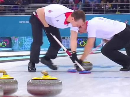 冰壶滑行的途中为什么要不停的洗刷刷呢?#star #上西瓜看知识 @西瓜视频