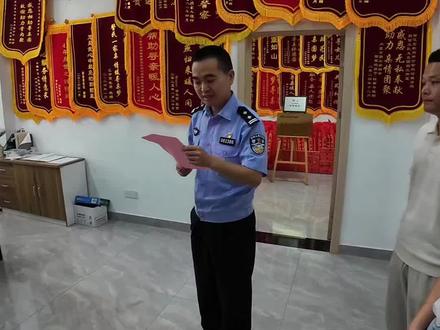 这是没有通视频之前给父母的信 今天没有文案。这封信是在我没有跟父母视频通话之间写的,我本来不想发出来。但有一些热心的网友,让我分享寻亲经历给到想找家的人,说实话,我是在寻亲路上走的最短的一个,也是非常幸运的一个。但不是所有人都会如此顺利,调整好我们寻亲的心态是最重要的。无论寻亲是否成功,无论对方是否接受,我们首先保护好自己。降低自己的预期,遇到的全是惊喜!
在我们没有完全放下对父母的怨恨时,请不要轻易选择寻亲,这是对双方的伤害。既然选择寻亲这条路,就放下过去,原谅父母曾经的错,请相信我,没有一个父母愿意放弃自己的孩子,哪怕是主动送出,也是迫于政策的无奈。,
用感恩的心去召唤你的父母。
回头去望自己走的这一个月,20天的漫长等待,最终得到这个满意的答卷。在寻亲这条路上,愿尽绵薄之力。有想找家的姐妹可以帮大家免费采集血样。。#寻亲成功初夏 #一份锦旗一份认可 #龙亮团圆工作室