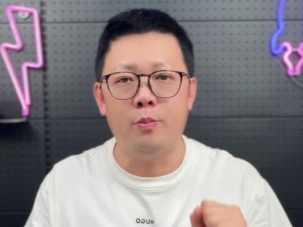 Mac上最值得安装的6款国产AI工具|我自己每天在用 国产AI行不行,争论再多不如真用。这期我结合自己的真实使用场景,聊聊6款Mac上非常有代表性的国产AI工具。AI再聪明,不能落地也没用。我挑的这6款国产AI工具,核心标准就一个:能不能直接交差。写方案、改文案、做汇报、查资料,都是实际工作中每天会用到的场景,更适合Mac办公用户。#国产AI #豆包 #DeepSeek #AI工具 #AI新星计划