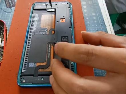 小米cc9pro,屏幕起线漏液更换原装屏幕!这一定是最便宜的曲屏原装总成!#智能手表维修 #手机换屏 #手机解锁 #手艺人在抖音