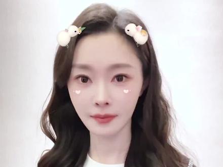 宋轶更换微博背景,网友:这波是暗戳戳撒糖还是巧合?#白敬亭宋轶