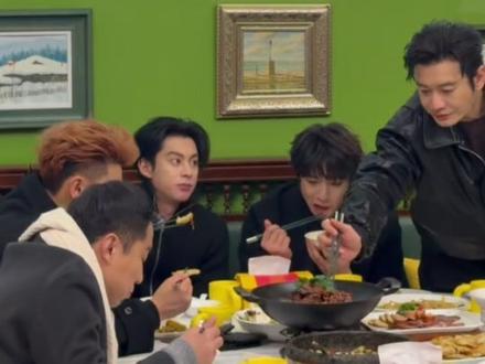 #刘耀文邵子恒沉浸式吃饭 这状态简直演我 #刘耀文 #邵子恒 #宇宙闪烁请注意 #娱乐评论大赏