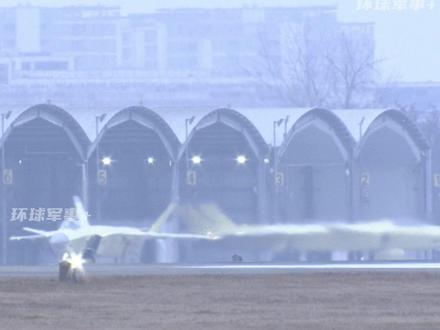 罕见画面!成飞首次公开展示黄皮歼20A地面状态:全都是粗脖子版