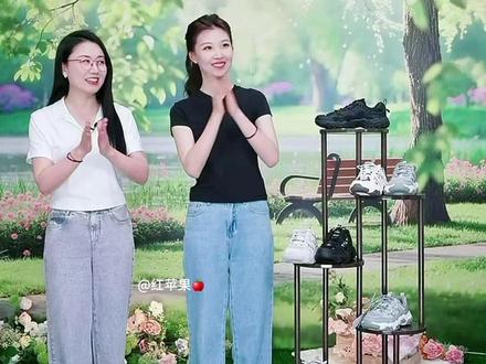 兰知春序精彩名场面,潇潇菲菲双语朗诵,氛围感拉满~
#董宇辉 #兰知春序 #与辉同行
#直播精彩分享 #万万没想到
@董宇辉 @与辉同行的潇潇 @兰知春序—菲菲
@与辉同行 @兰知春序
@DOU+小助手 @DOU+上热门
(视频来源于:@兰知春序 直播间,仅个人二次剪辑分享,侵删)
