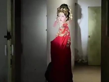 白鹿「鬼新娘」造型画啦 鬼新娘 纸嫁衣 红衣造型真的是美翻了 @白鹿my
大家都去看 巨下饭~
来源:@夏弃疾(下乡版) #李佩仪 #白鹿 #唐宫奇案 #白鹿李佩仪百万激励 #艺术在抖音