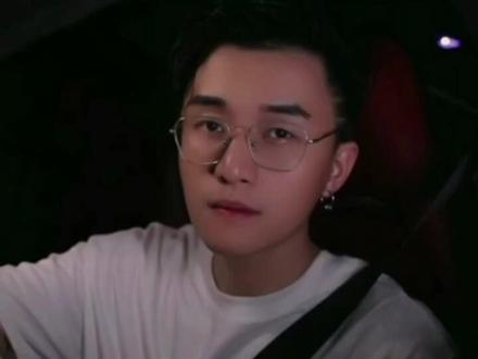 绝对宠粉主播呀,打电话都给我们大家一起听,哈哈~向阳这是对我们大哥多好啊,做节目也不忘了奖励一下大哥,玥色蒙胧可真甜啊@昊蒙🎭星城 @🌙玥玥 🌙21号下午14点三周年庆典 @🎭蒙蒙的日常🎭 @向阳🌻星城 #爱了 #甜蜜暴击 #搭档组合 #快来围观 #名场面