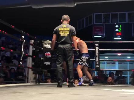 石启帆 🇨🇳中国小朋友14岁 厉害~ 顶膝对手吐出来了🤮🥊 #泰拳 #泰拳比赛 #阿天泰拳馆