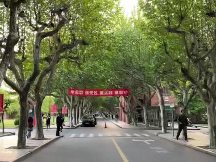 #何以笙箫默取景地 #校园 #学生时代 #何以琛赵默笙 #上海师范大学
“重回大学时代🍃”
@DOU+小助手