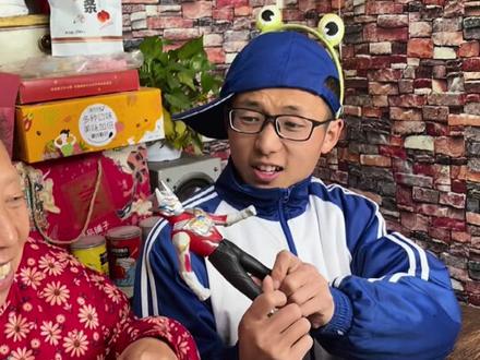 奶奶一笔画奥特曼简笔画,厉害吧?#童年味道