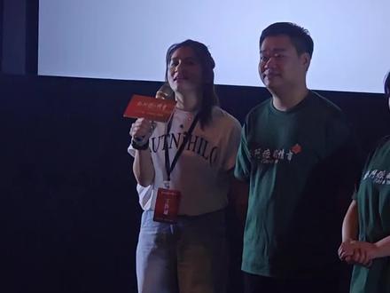 2026年4月18日下午16:45分,潮语电影《给阿嬷的情书》在潮州东宝中一城,SFC上影国际影城(潮州东宝店)进行映后见面会。导演蓝鸿春在与观众互动,回答观众的问题中。#给阿嬷的情书 #潮语电影 #侨批#家书 #情书