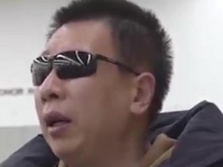 揭秘点火环节!最后一棒火炬手李端:想让更多人看见我们残疾人自强不息、努力向上,我心里就特别激动。