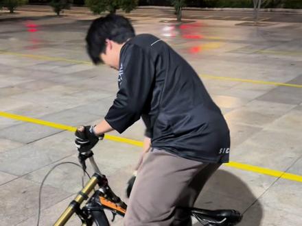 这前叉可以换你手上的手机吗#山地车 #山地车速降 #男人的玩具