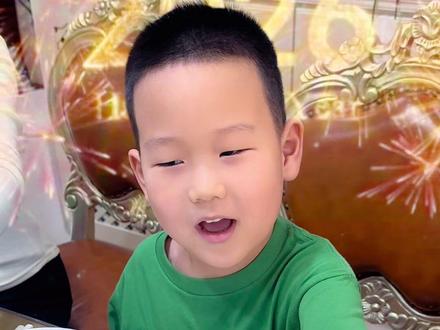 一年一度祝福大会!今年针对性比较强了!哈哈哈#祝福 #新年快乐 #郑羽硕