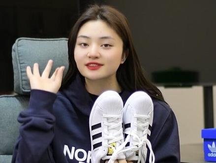 经典及永恒!看看你的鞋柜里是否隐藏了一双阿迪的金标贝壳头!#阿迪达斯 #金标贝壳头 #小白鞋 #好物推荐🔥 #宝藏鞋子