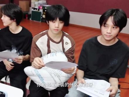 我叫张函瑞,是一名保安... #张函瑞 #TF家族 #高考
祝所有瑞子娘考生提笔从容自信,考场旗开得胜,金榜如愿!💚