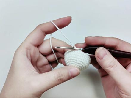 胖胖的小萌鸡新手钩针教学视频1
这款小鸡,我一眼爱上,分享欲满满
用线若羽四股奶棉,钩针1.8毫米
#手工编织零基础教学 #钩针教程 #钩织教程 #钩织毛线玩偶 #若羽手工编织