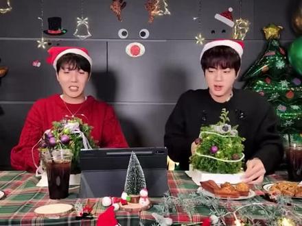 阿珍带着厚比的手表跑啦😆#郑号锡 #金硕珍