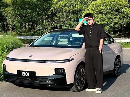 真不是懒,只是被生活消耗了太多电量,不信?#零跑B01#零跑汽车@零跑汽车 ,来看看低电量人的续航能有多长。