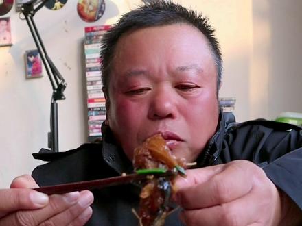 #抖音美食创作人 红烧安康鱼配小酒,吃饱喝足又不想家了#家常饭菜 #简单的家常 #美食 #家常菜