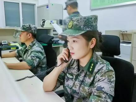 #上尉 一杠三星是什么级别?#军人 #中国军人 @DOU+小助手