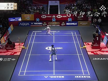 王祉怡在2025年马来西亚公开赛-2026印度公开赛中,连续输给安洗莹10把,这不仅仅是输掉比赛,更是对运动员信心的打击,但在2026全英羽毛球公开赛女单决赛中王祉怡2-0击败安洗莹,首次获得全英赛冠军,也帮助国羽女单时隔七年重夺全英女单桂冠,希望她可以通过这次胜利继续攀登更高的山峰#羽毛球 #国羽 #王祉怡 #全英公开赛