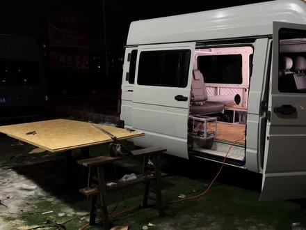 依维柯得意露营床车改造,今天就给大家念叨念叨改一台露营车到底要花多少米。#露营车改装 @抖音小助手