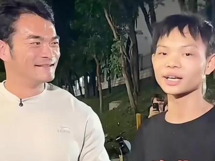 深圳烤鸡少年的“独家秘方”竟是肉宝王!别再跟风了!爆火烤鸡靠香精提味,吃多了真的好吗?#肉宝王是科技与狠活 #深圳烤鸡少年塌方预警 #餐饮生意要讲实在 #食品安全无小事