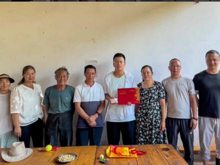 丽江这个村不得了!给考上985的学生奖励5万元。#奖金#丽江龙吉村#丽江大小事