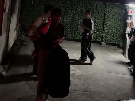 假期在广州见到贾耗和嘻哈本人 广州脱口秀专场
见到贾耗和嘻哈本人
好精彩很有爱还发糖❤️
#脱口秀 #贾耗 #嘻哈脱口秀 #贾耗脱口秀 #脱口秀互动