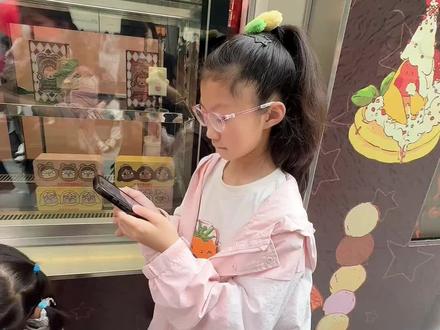 打卡星星人冰激凌…欢迎大家去排队……好吃😋