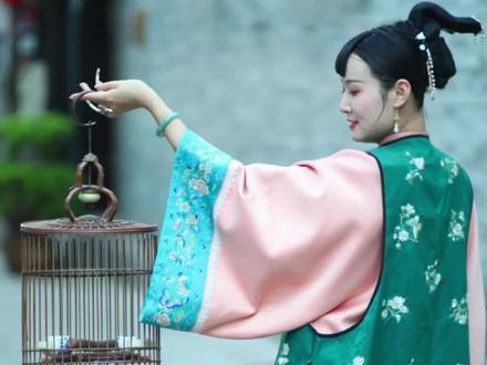 “山西的少奶奶山西人来当”这个夏天来一趟平遥古城 感受一下晋商文化的魅力 #平遥古城 #总要来趟山西吧#初见平遥古装旅拍 @平遥古城吾生旅拍摄影工作室