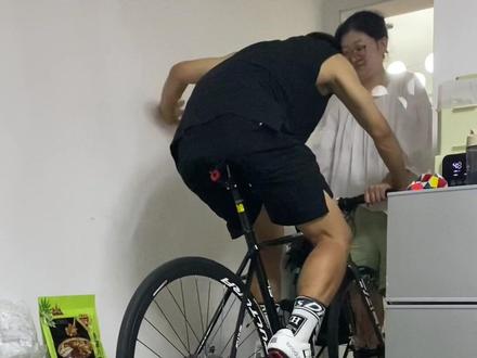 新手上了锁鞋,功率又增加了20瓦!#让骑行成为一种生活 #骑行vlog #锁鞋#禧玛诺rs500 #夜骑