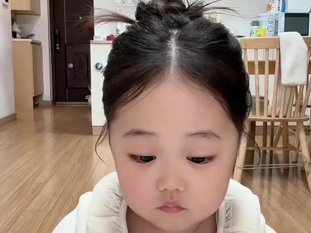 冬季必备,简单好看的公主丸子头,不窝脖子又出片#千金感发型 #丸子头 #公主头 #儿童编发 #手残党也能学会的发型
