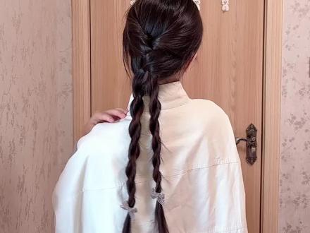 不掏洞 双股辫 #dou上热门 #仙女必备 #麻花辫 #五一出游发型分享 #超适合出去玩拍照的发型
