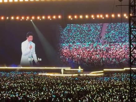 480的门票 听旁边三个妹子唱了400…
#郎的诱惑凤凰传奇 #万人合唱 #演唱会 #厦门奥体中心白鹭体育场