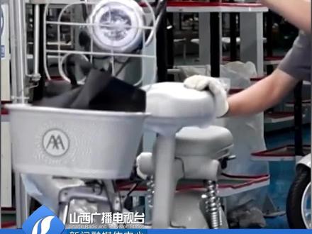 新国标电动自行车能带小孩吗?中国电子技术标准化研究院安全技术研究中心何鹏林回应:新国标对于车座的规定与2018版完全一致,允许在后衣架上安装儿童安全座椅,消费者可根据需求去选购。
#新国标电动自行车#儿童安全座椅