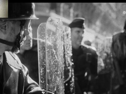 深度解析+精讲最新美剧《美丽毒素》 这部剧从视觉呈现上来说,它毫不吝啬地展示各种大尺度的血腥与猎奇场面。无论是人体爆炸的瞬间冲击,还是“破茧成蝶”时那种粘稠、扭曲的蜕变过程,都给人带来了极强的生理不适感,但这种不适感又与一种病态的美学交织在一起,让人欲罢不能。
在主题深度上,剧集更是层层递进。它从最初对“颜值焦虑”和“消费主义”的辛辣讽刺,一步步深入到对“阶级固化”、“资本原罪”和“永生欲望”的哲学拷问。
粥粥看完前三集的剧情后,最大的感受是震撼与悲哀交织。它用最极端、最血腥的肉体恐怖,毫不留情地撕开了现代社会的“遮羞布”。它像一剂猛药,辛辣地讽刺了我们这个被“颜值焦虑”所绑架的时代。
因为是周更剧,目前只更新三集,所以喜欢粥粥的朋友可以点赞留个关注,我们下期再见。#好剧推荐 #一口气看完系列 #抖音精选 #了不起的精讲团 #青年创作者成长计划