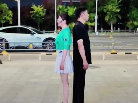 咱们小王子水兵舞四套正式开课,录了分段正面口令分解,一点点发抖音。
这里跟大家说清楚,这些视频只是咱们团队内部练习留作纪念的,动作细节不够标准规范,真正想学完整原版,一定要跟着原创老师的视频练习,以原创为准哈!
#真实生活分享计划#日常练舞记录课堂视频 #凤凰舞蹈#小王子水兵舞四套#第一个花正面口令分解
