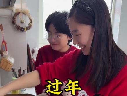 今天扎丸子啦,姐妹们你们家丸子啥时候开始炸呀…一炸丸子感觉年味就来了,今年炸的太成功啦,姐妹们你们跟我的炸法一样吗?#炸肉丸子#给家人做美食 #年夜饭@抖音小助手