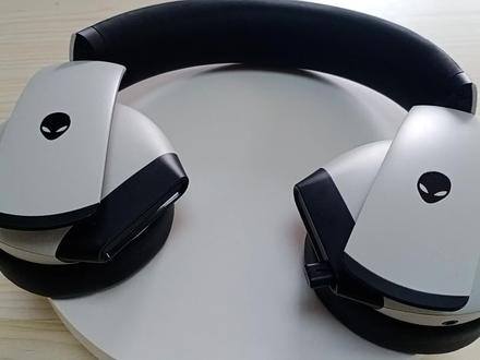 新年新气象,来看看外星人的510H耳机细节展示,以及搭配蓝牙接收器,真的是出街必备!#耳机 #头戴式耳机 #外星人alienware #长沙外星人