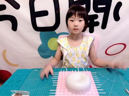 萱萱小姐姐教画《神奇宝贝·精灵球》
#儿童创意美术