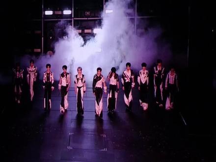 《on》舞台完整版
昨天晚上看到的表哥第一个舞台 太帅了啊
这个舞台还浅卖了一下豪丞 嗯嗯。。
#穆祉丞 #张峻豪 #时代峰峻新年音乐会 #时代峰峻 #豪丞