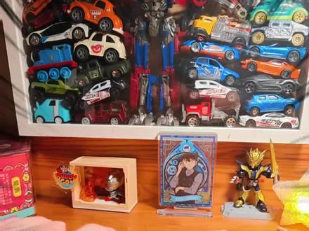 14弹橡皮人大隐藏抽盒攻略
#卡游 #橡皮人14弹 #我爱你中国 #大隐藏
14弹抽盒难度升级,新开盒第二个抽到了大隐藏,第一盒竟然是里面有两个普通款,袋子变大了,都是硬袋,所以每个盒子都很满,大隐藏42.47克,有摇盒声。